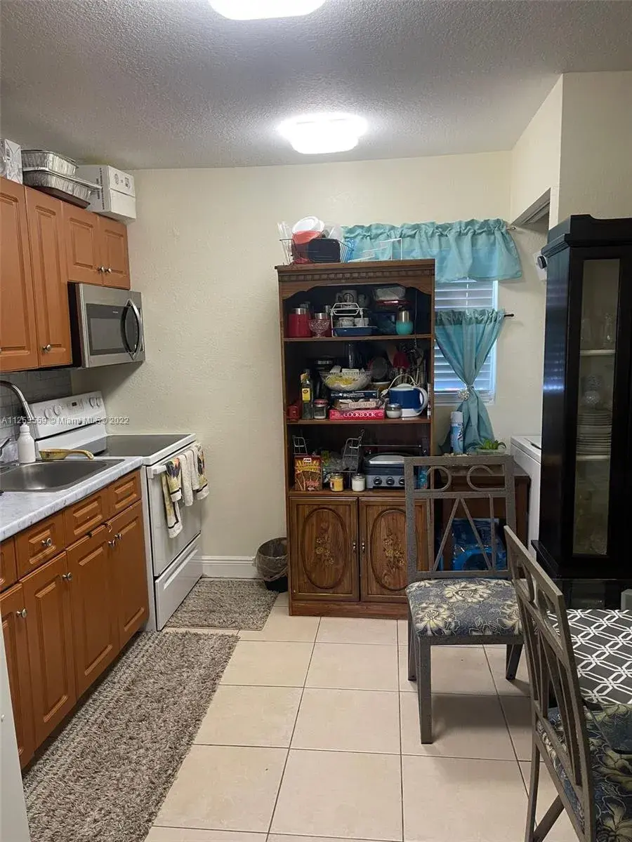 1708 Lauderdale Manor Dr, Fort Lauderdale FL 33311