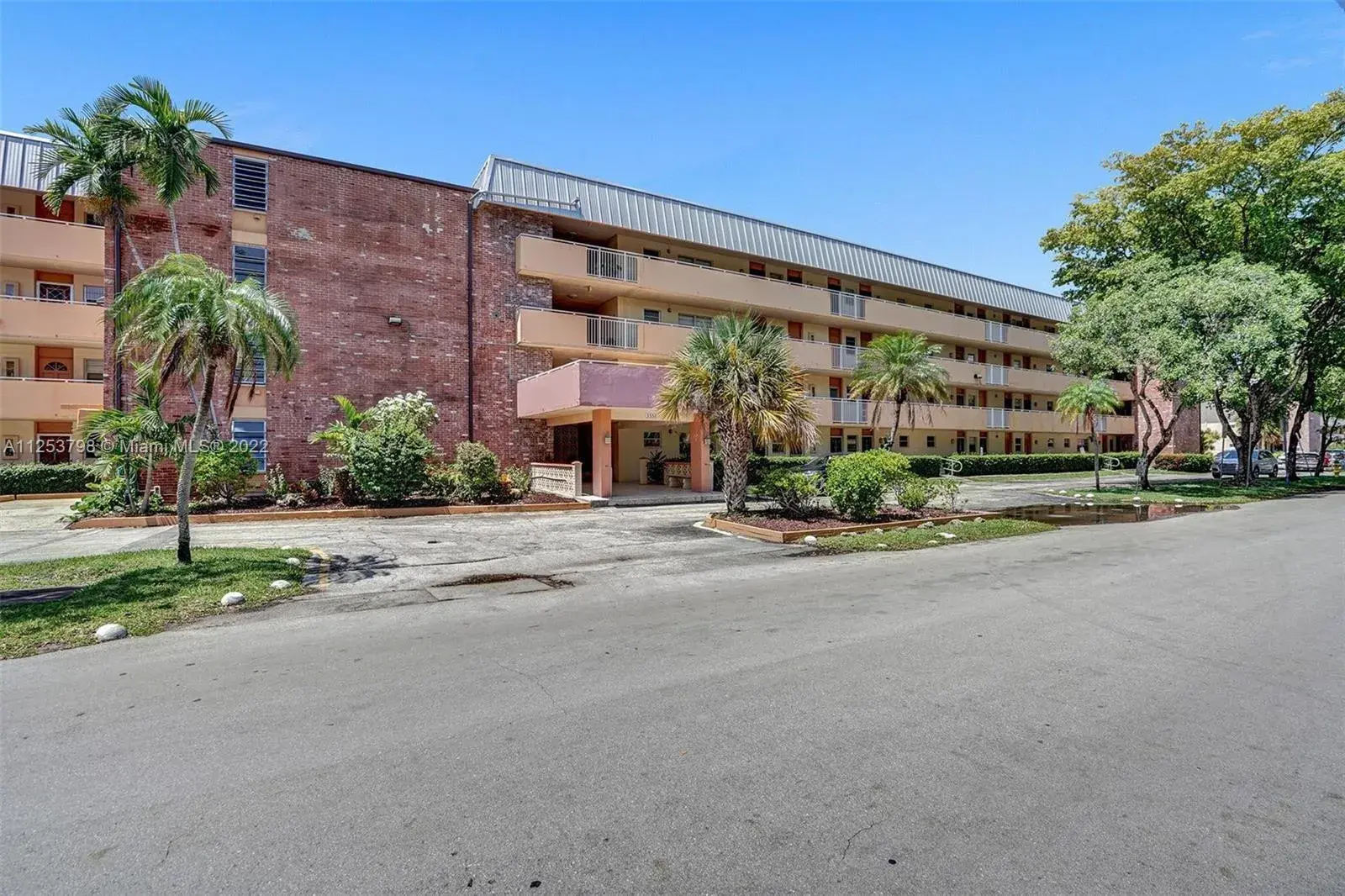3551 NE 169th St # 212, North Miami Beach FL 33160