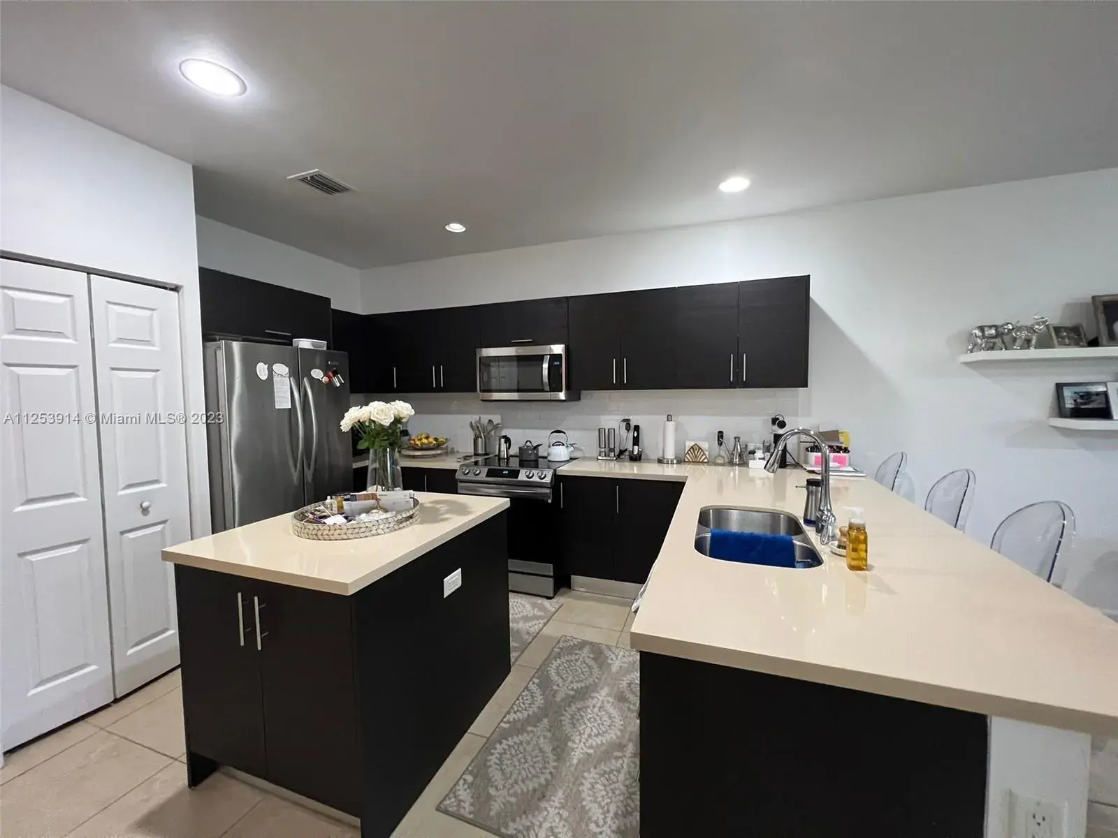 7042 NW 103rd Path, Doral FL 33178