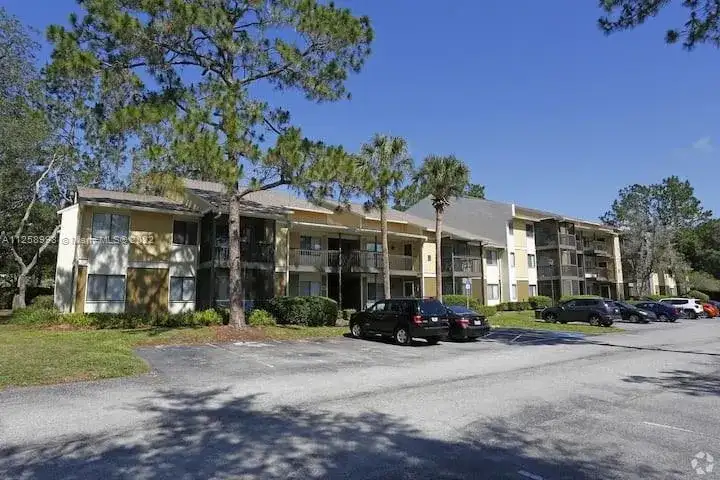 13389 ARBOR POINTE # 204, Tampa FL 33617 photo 2