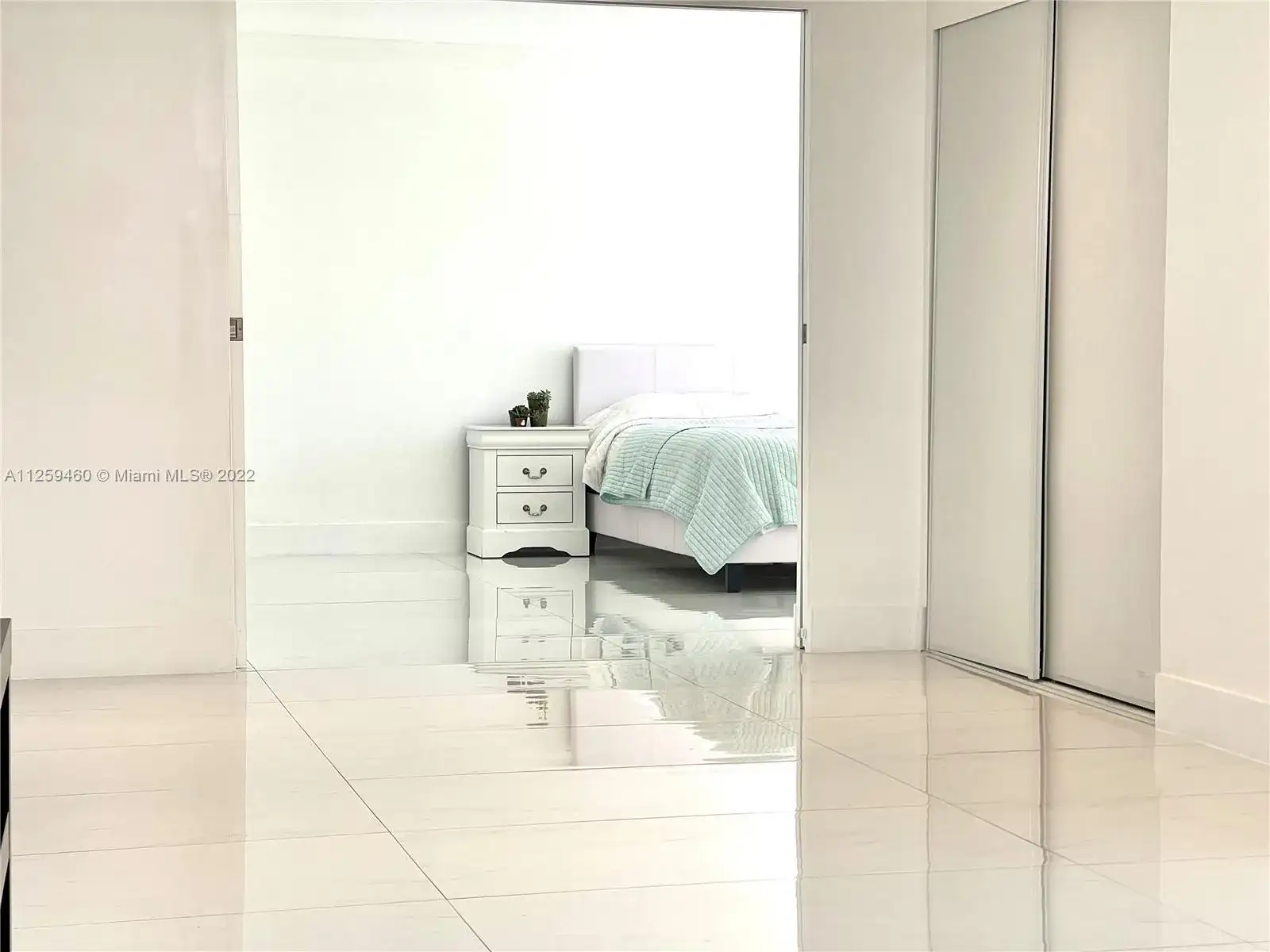 1800 Collins Ave # 5D, Miami Beach FL 33139 photo 2