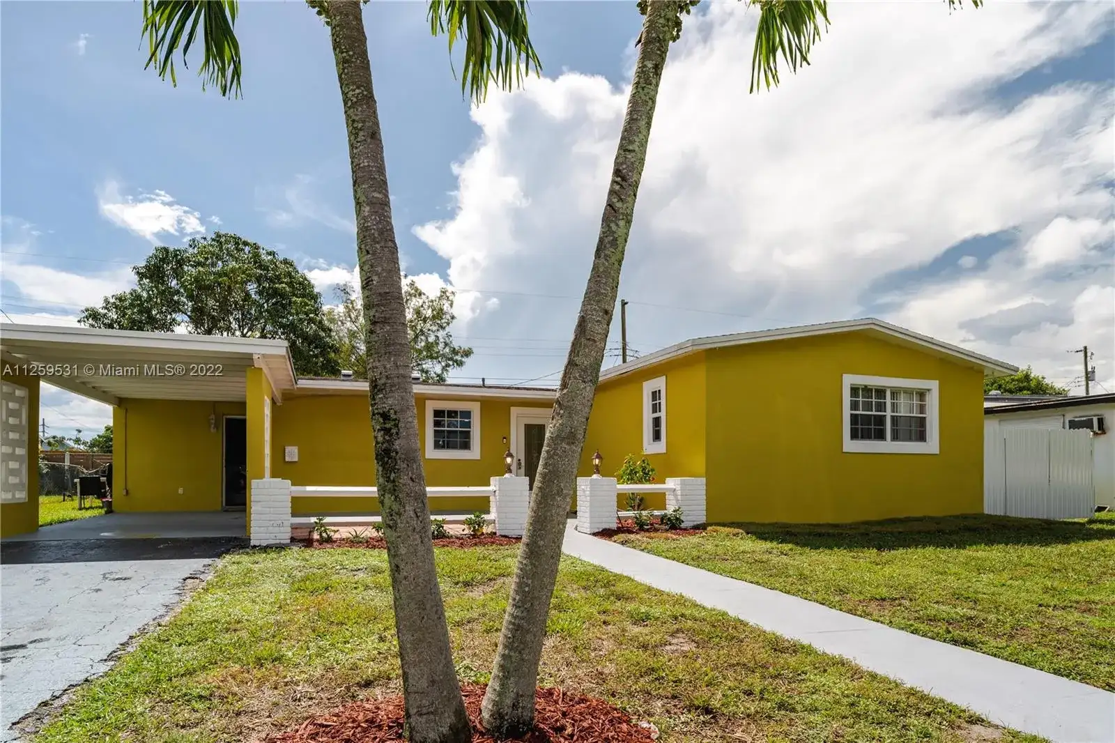 611 SW 64th Way, Pembroke Pines FL 33023 photo 2