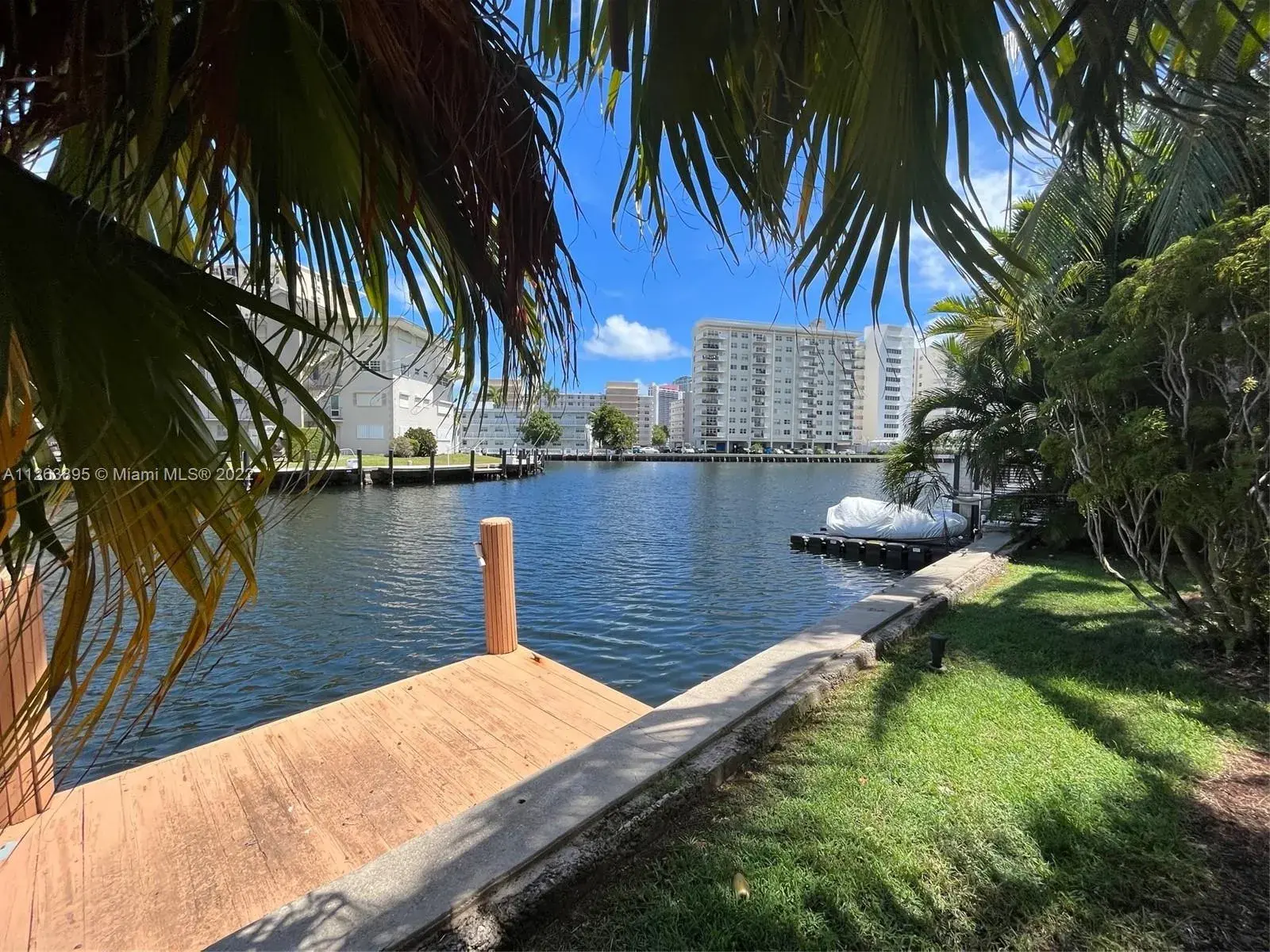 430 Tamarind Dr, Hallandale Beach FL 33009