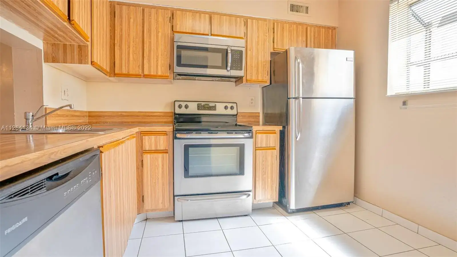 3065 N Oakland Forest Dr # 203, Oakland Park FL 33309 photo 4