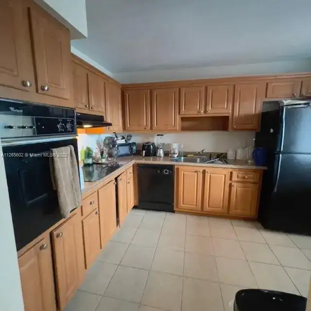 215 Lakeview Dr # 204, Weston FL 33326 photo 2