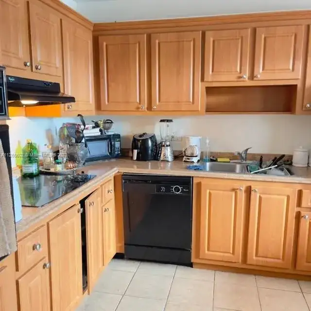 215 Lakeview Dr # 204, Weston FL 33326 photo 3