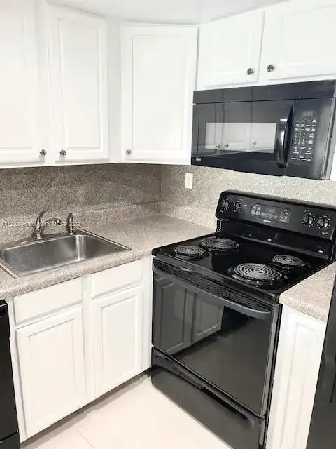 200 172nd St # 308, Sunny Isles Beach FL 33160 photo 2