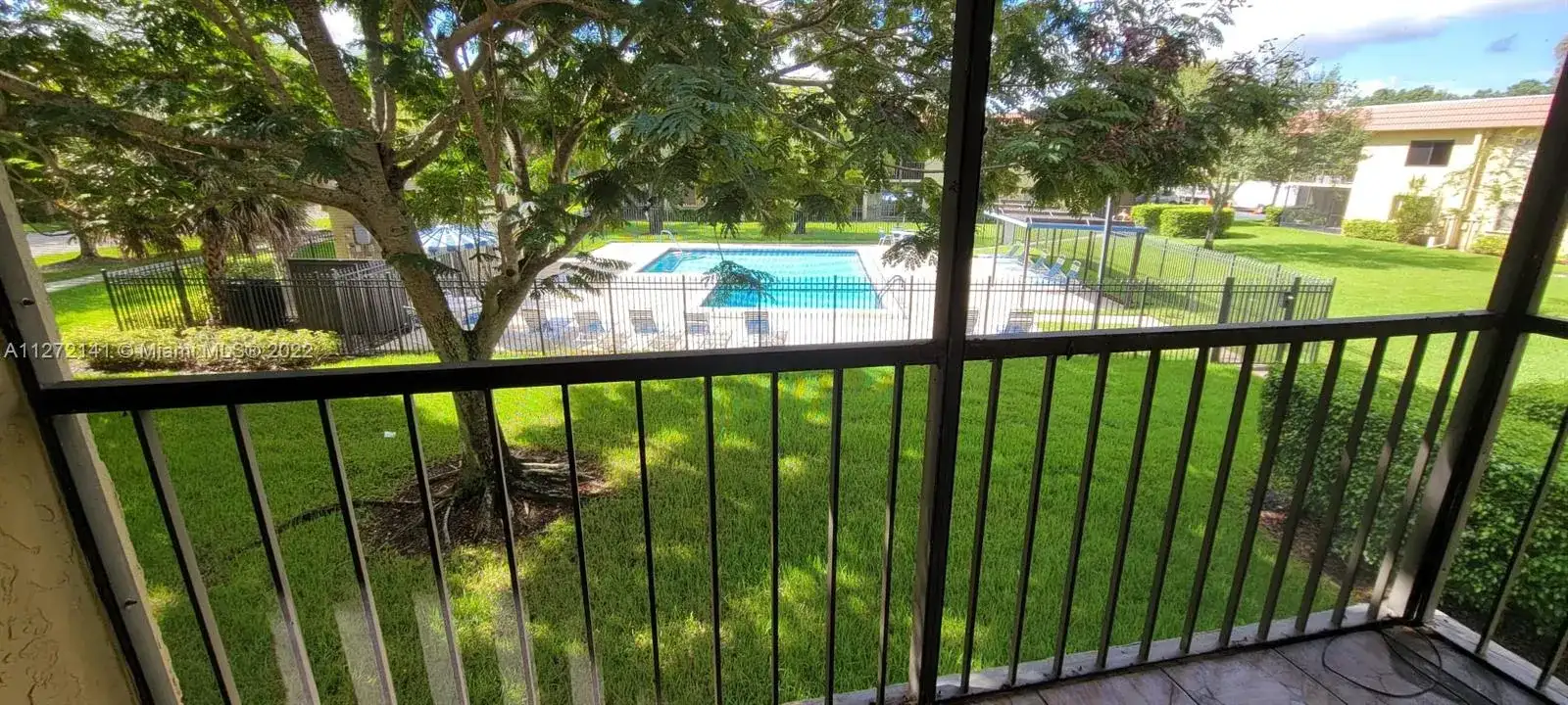 303 Lakeview Dr # 202, Weston FL 33326 photo 4