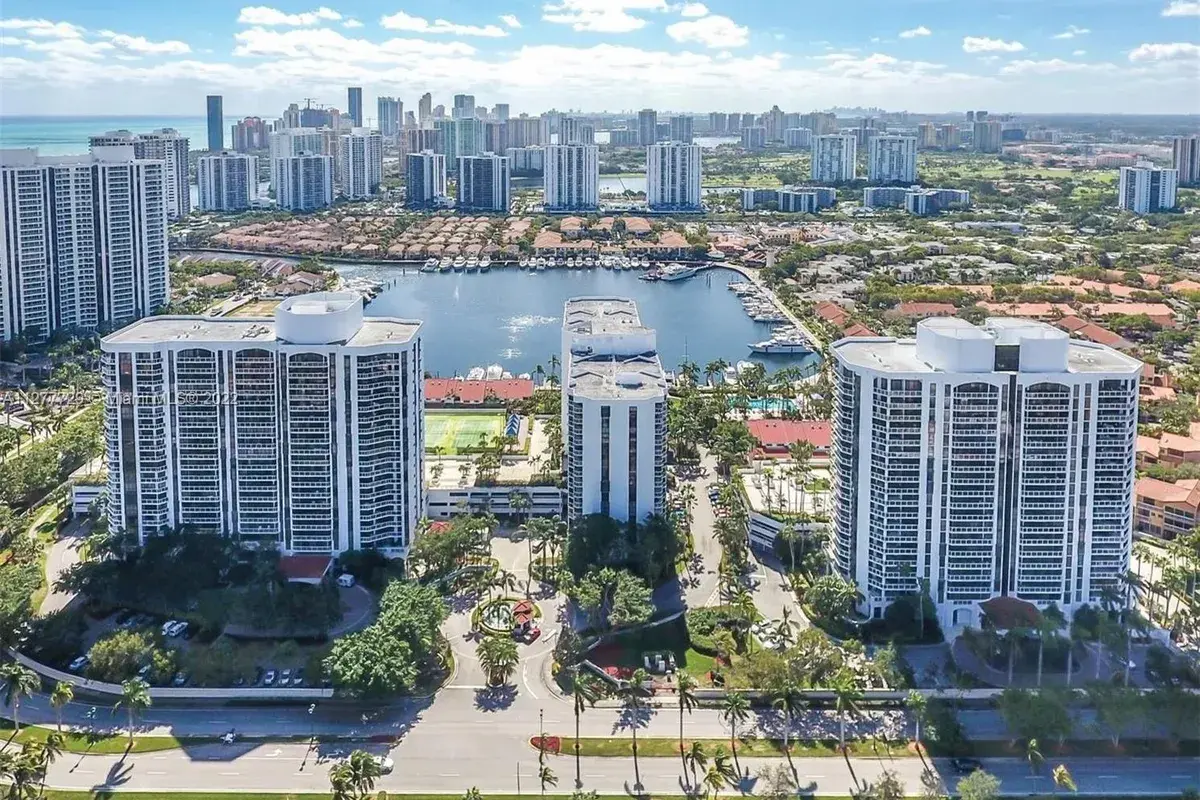 3640 Yacht Club Dr # 810, Aventura FL 33180