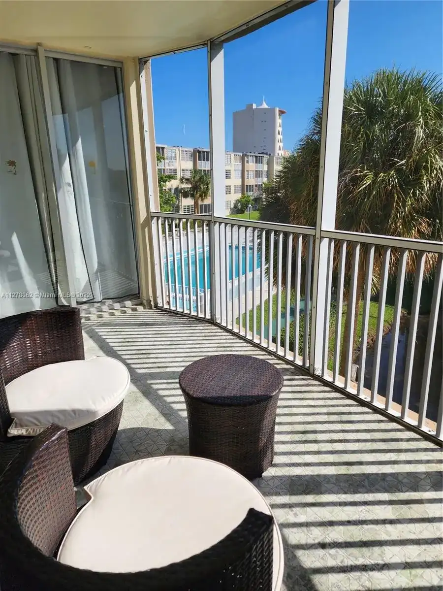 1660 NE 191st St # 1, Miami FL 33179 photo 2