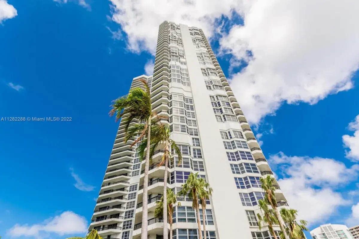 3500 Mystic Pointe Dr # 405, Aventura FL 33180