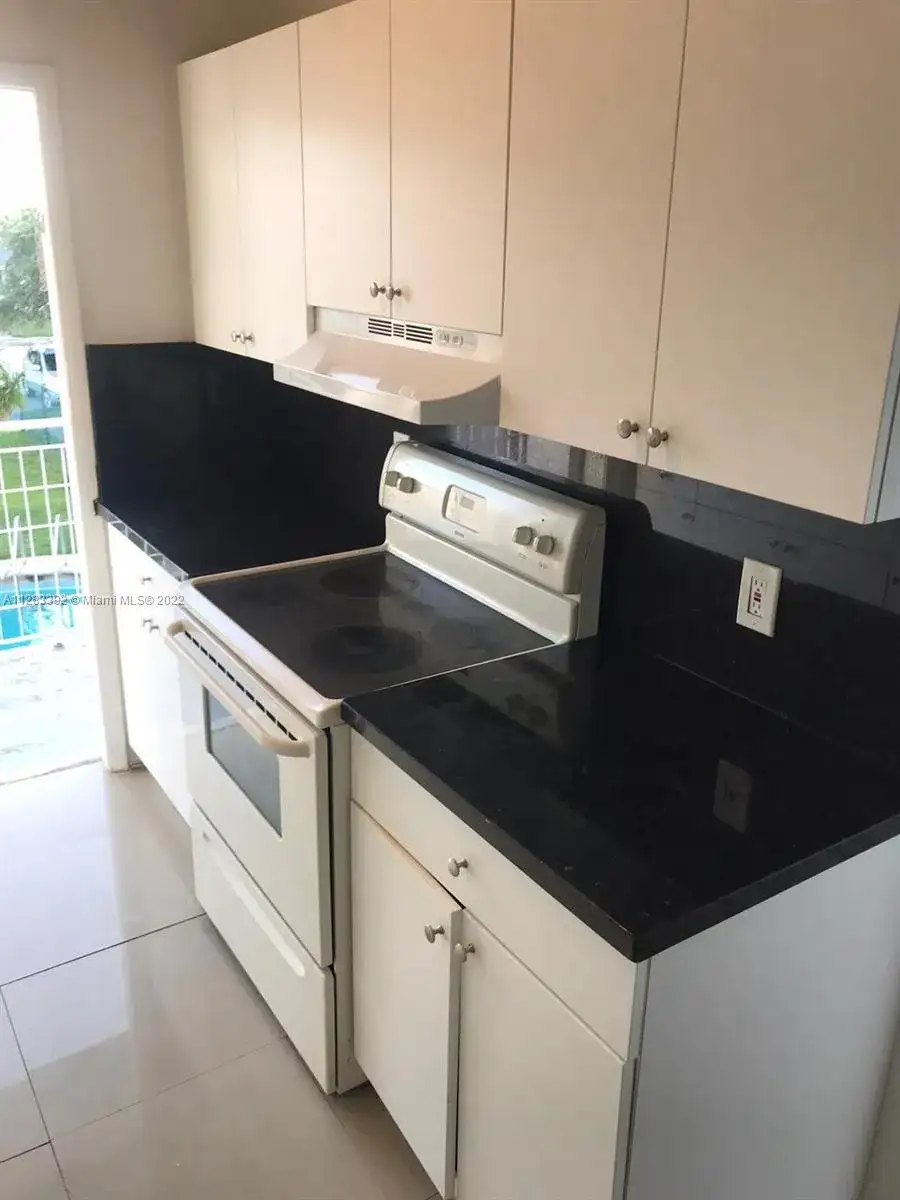 951 NE 167th St, North Miami Beach FL 33162 photo 2