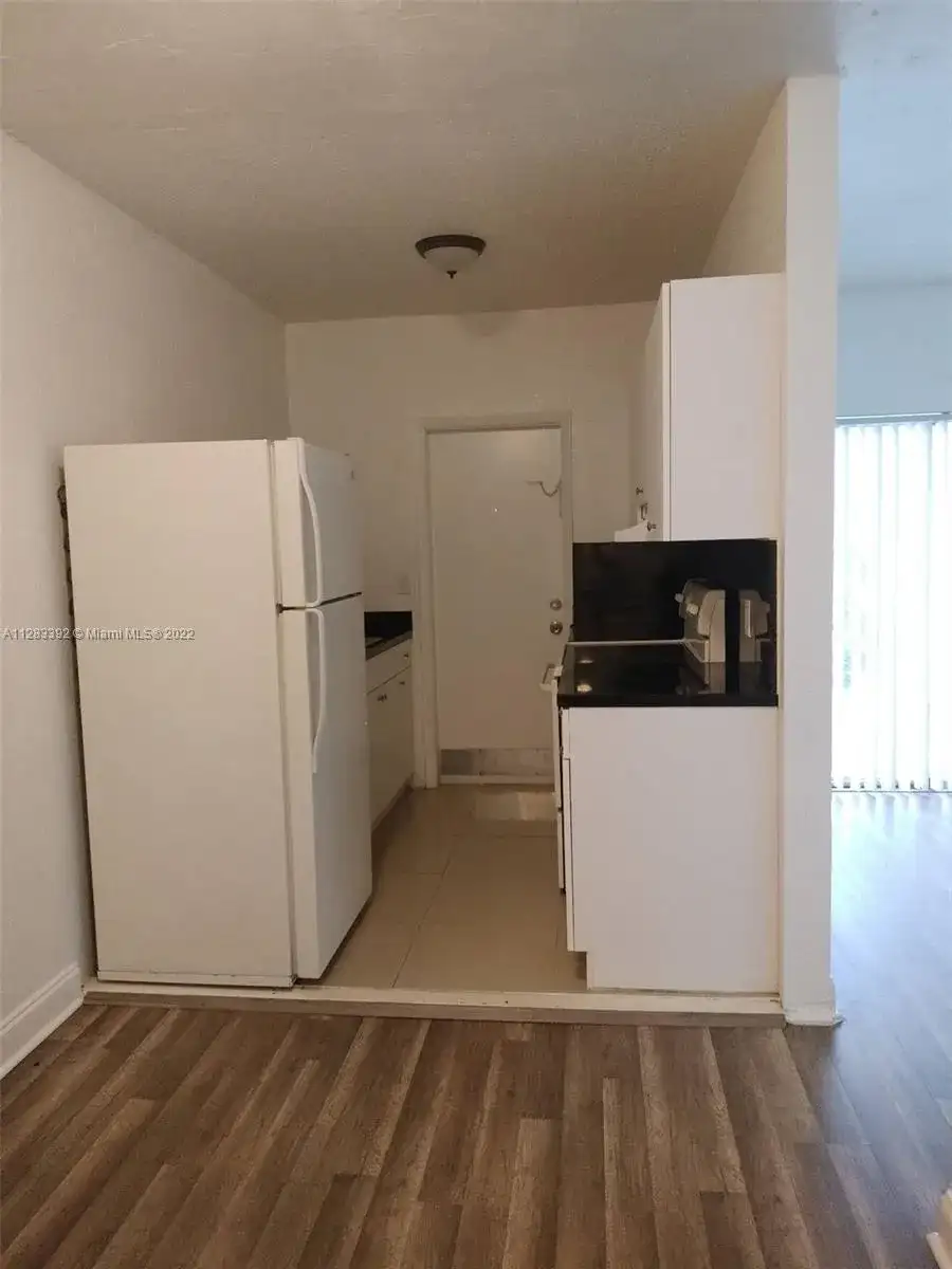951 NE 167th St, North Miami Beach FL 33162 photo 4