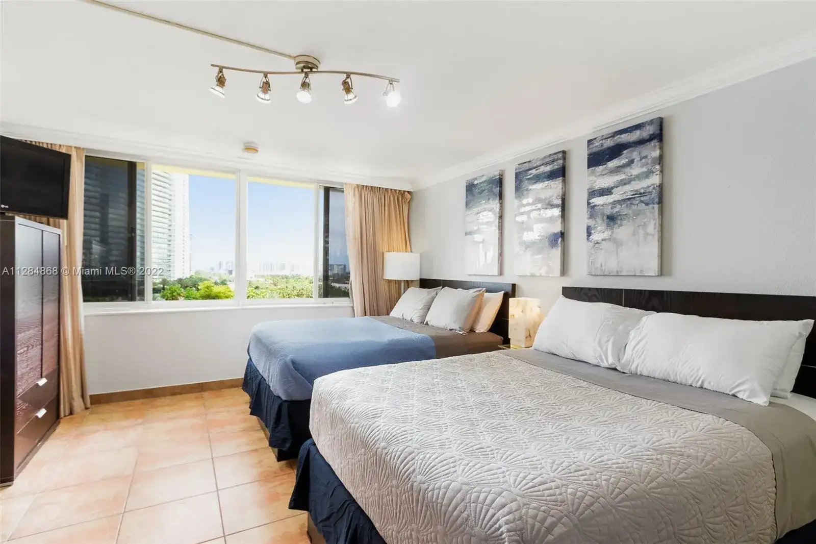 19201 Collins Ave # 641, Sunny Isles Beach FL 33160 photo 4