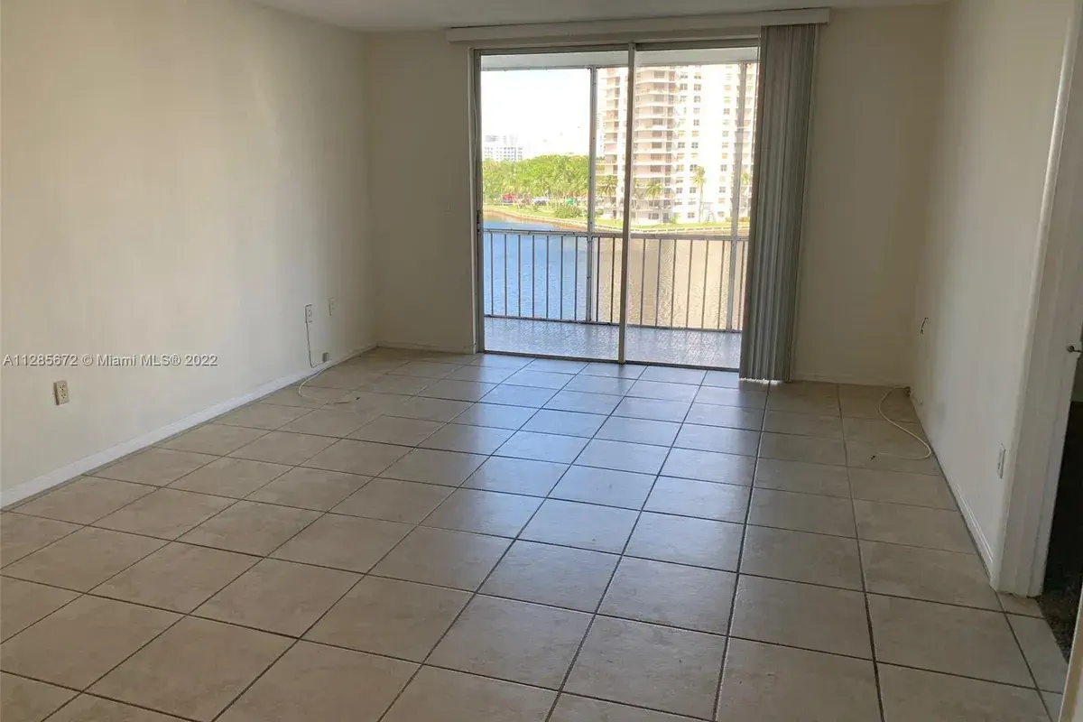 2999 POINT EAST DR # 607, Aventura FL 33160