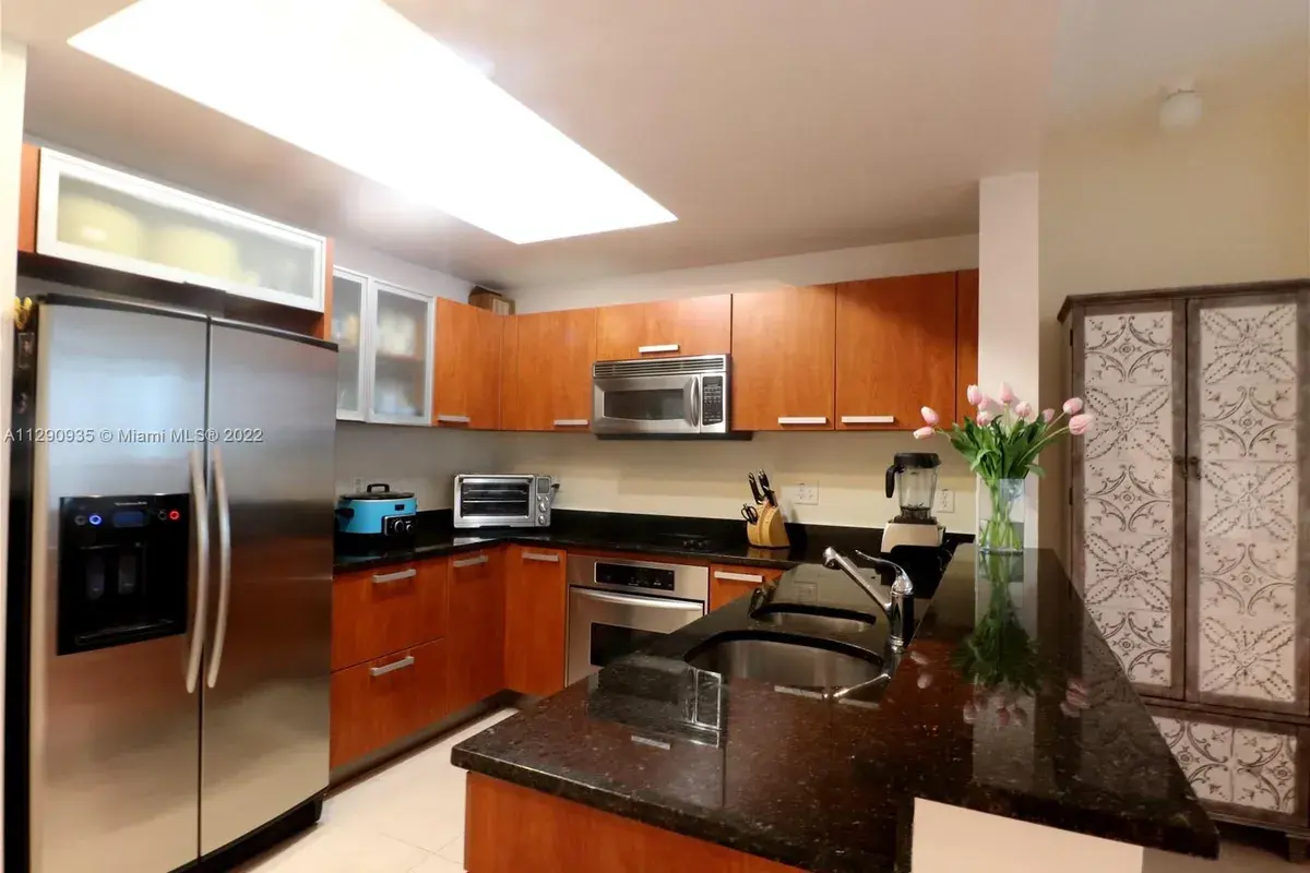 3131 NE 188th St # 810, Aventura FL 33180