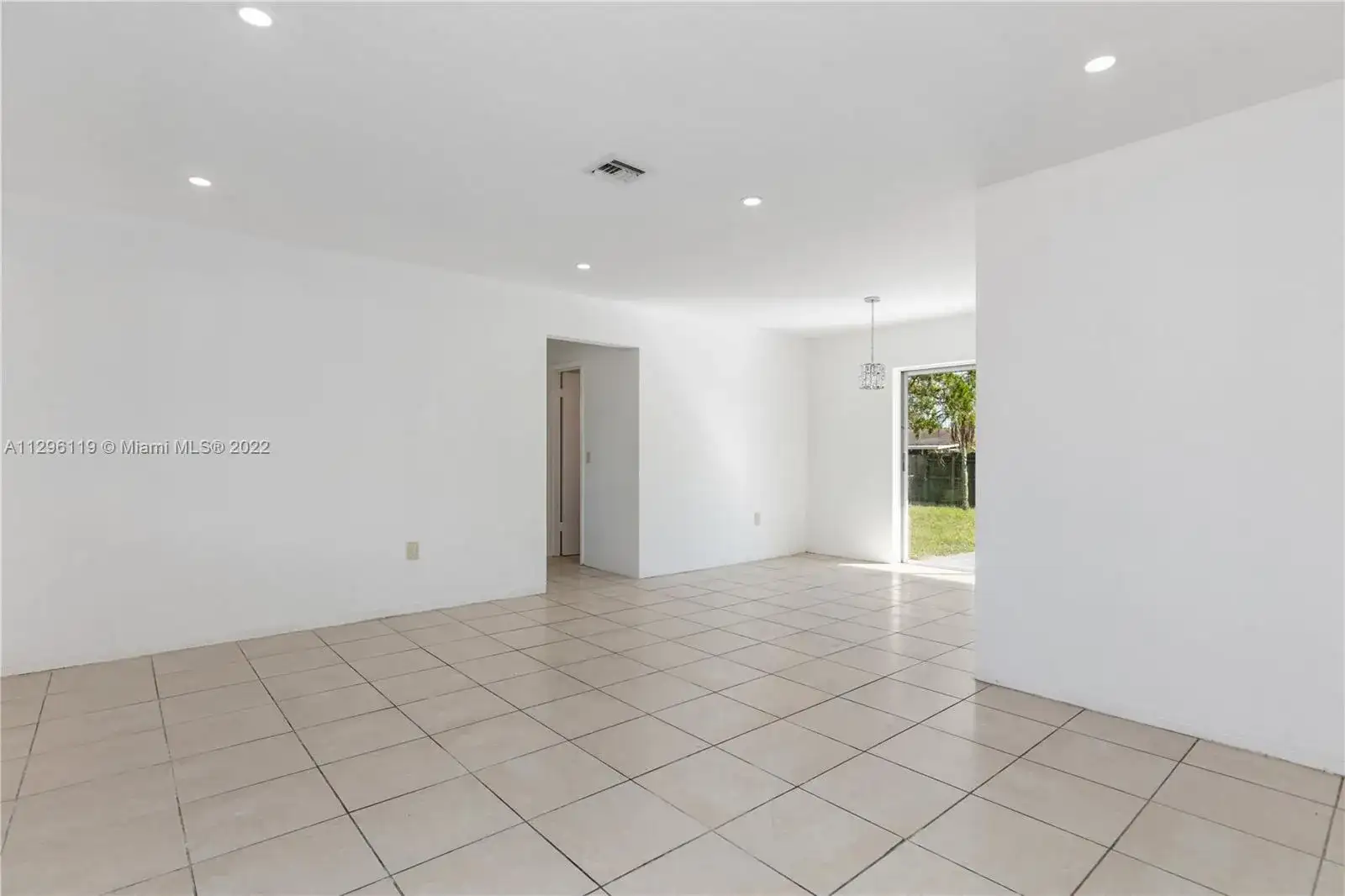8320 Taft St, Pembroke Pines FL 33024 photo 2