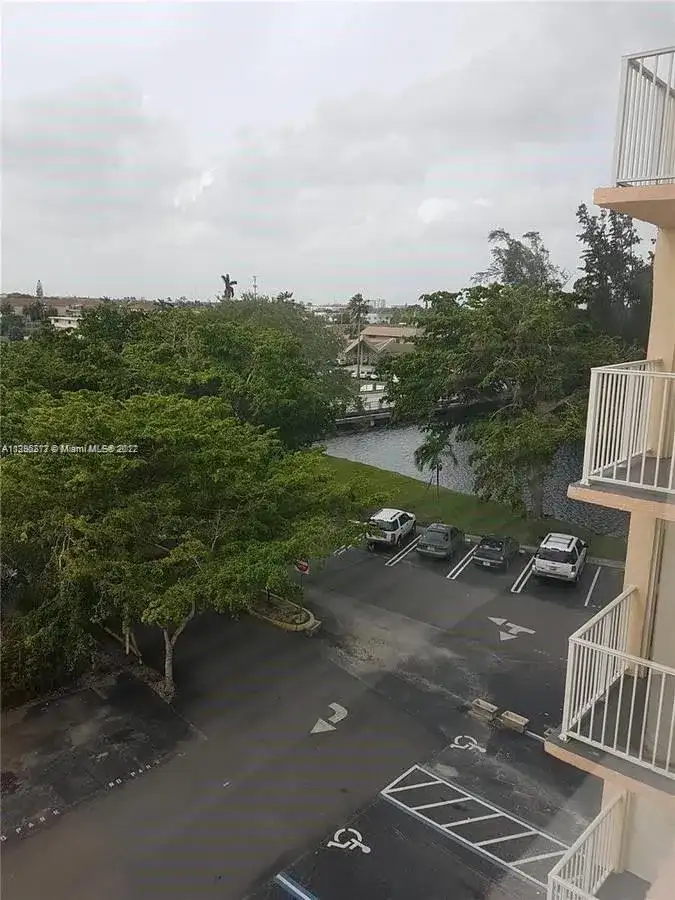 16465 NE 22nd Ave # 502, North Miami Beach FL 33160 photo 5