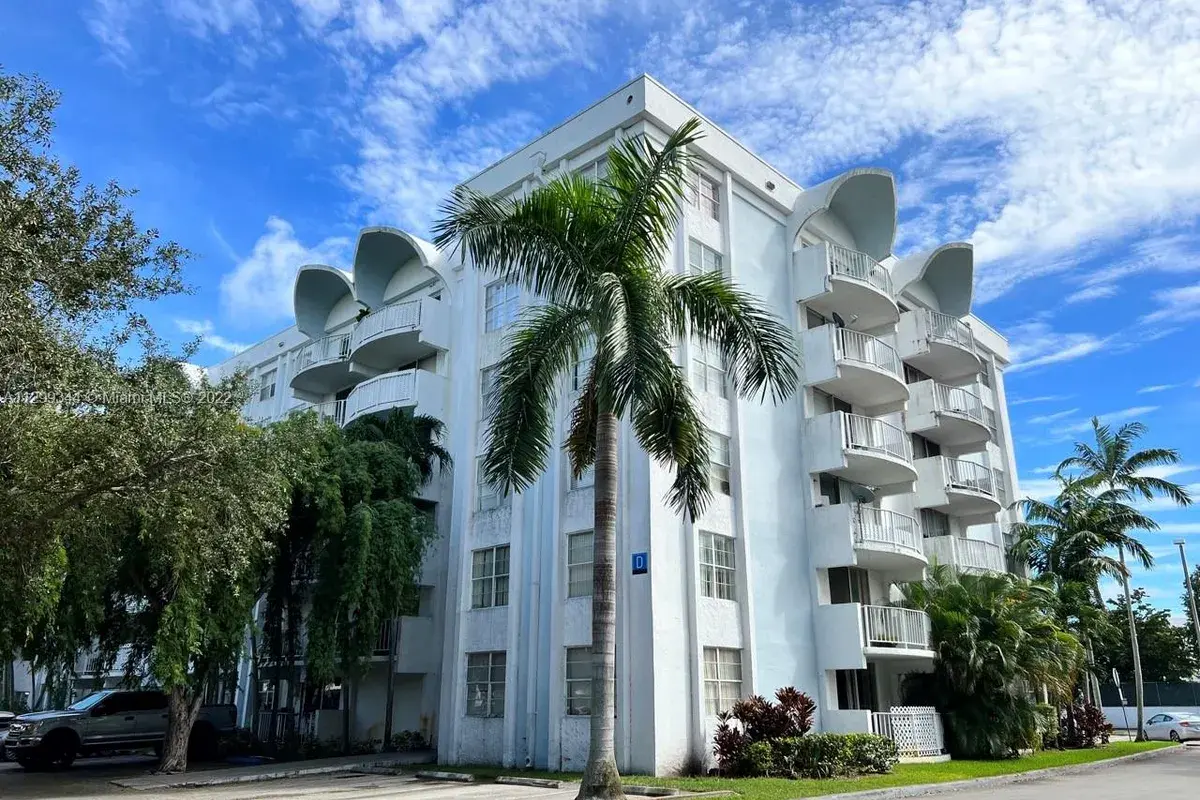 498 NW 165th St Rd # D206, Miami FL 33169