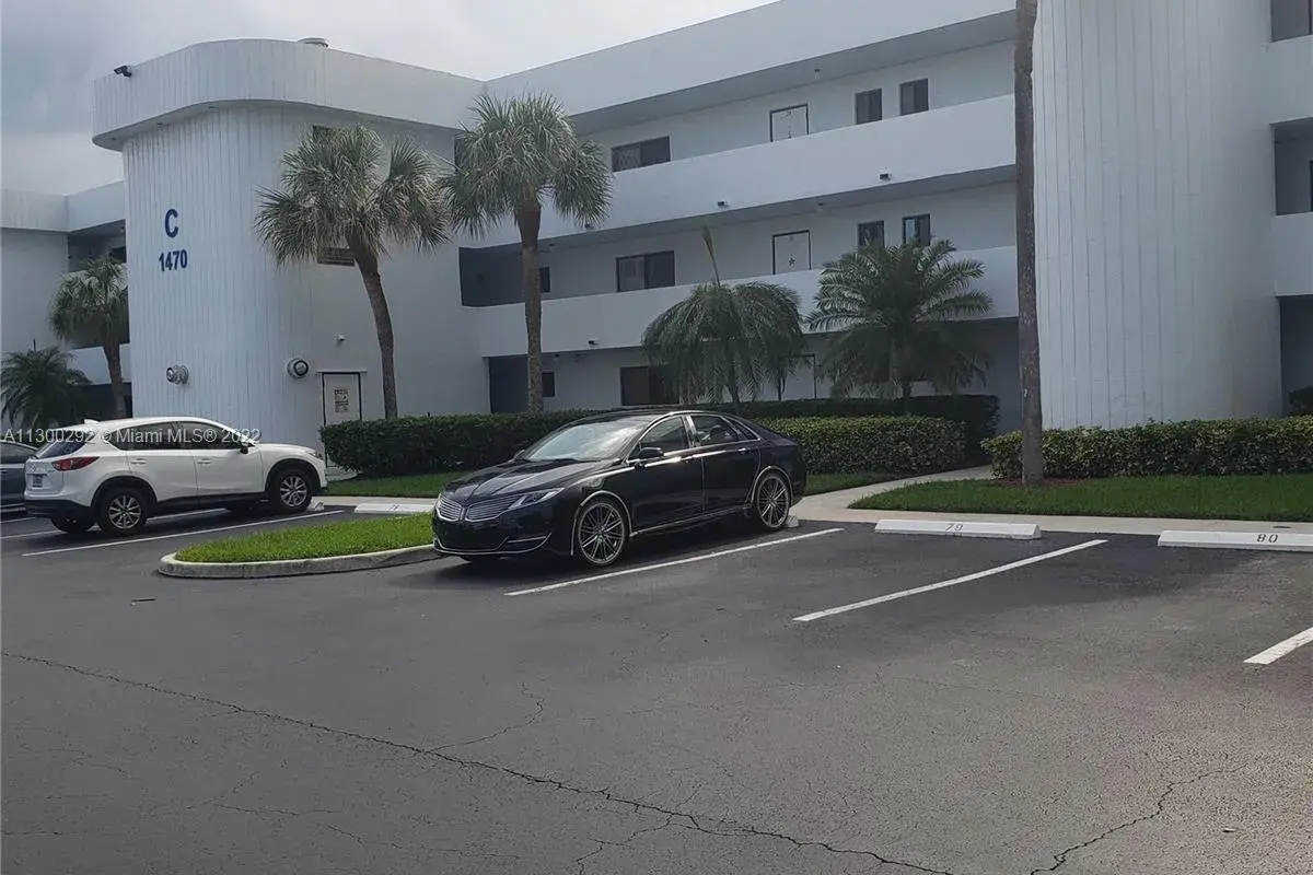 1470 Sheridan St # 18C, Hollywood FL 33020