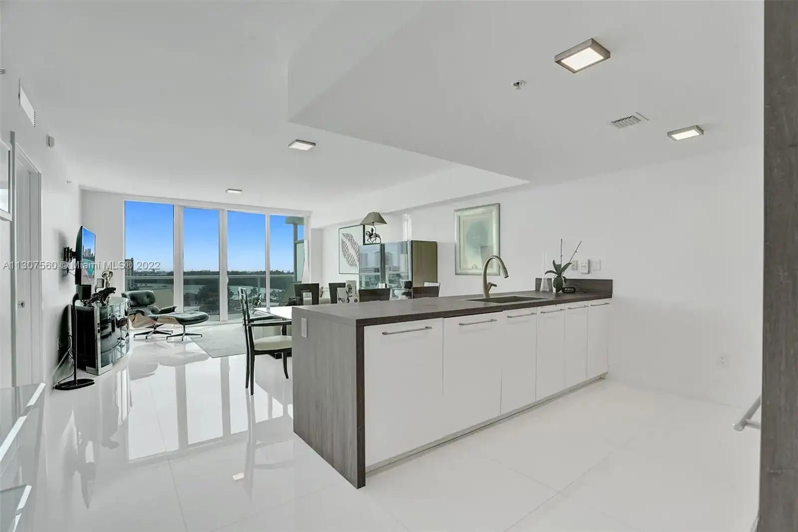 400 Sunny Isles Blvd # 906, Sunny Isles Beach FL 33160 photo 3