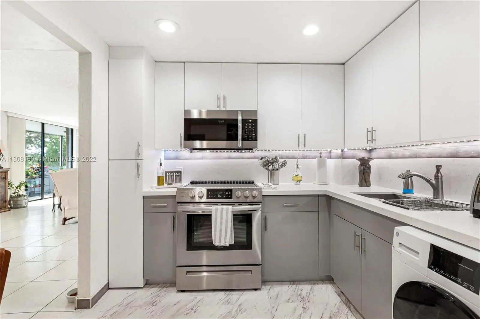 10850 N Kendall Dr # 303, Miami FL 33176