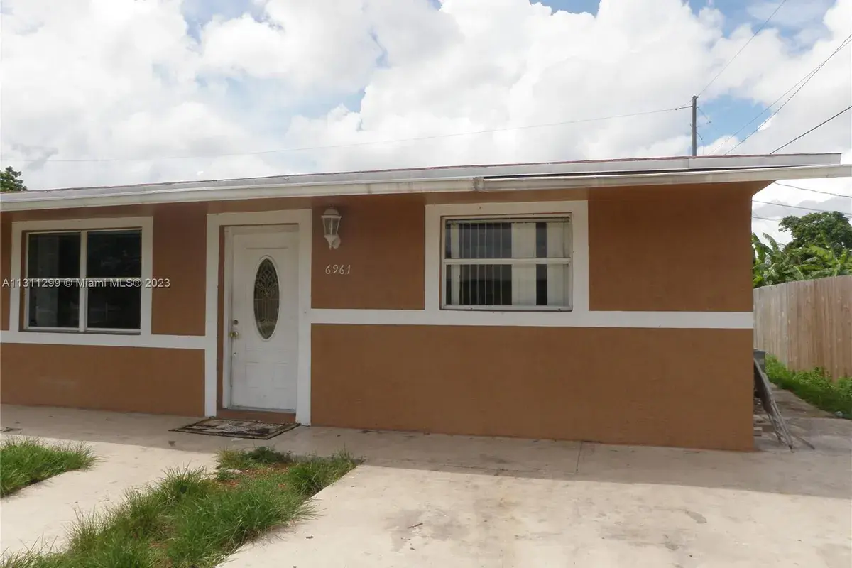 6961 SW 19th Mnr, North Lauderdale FL 33068