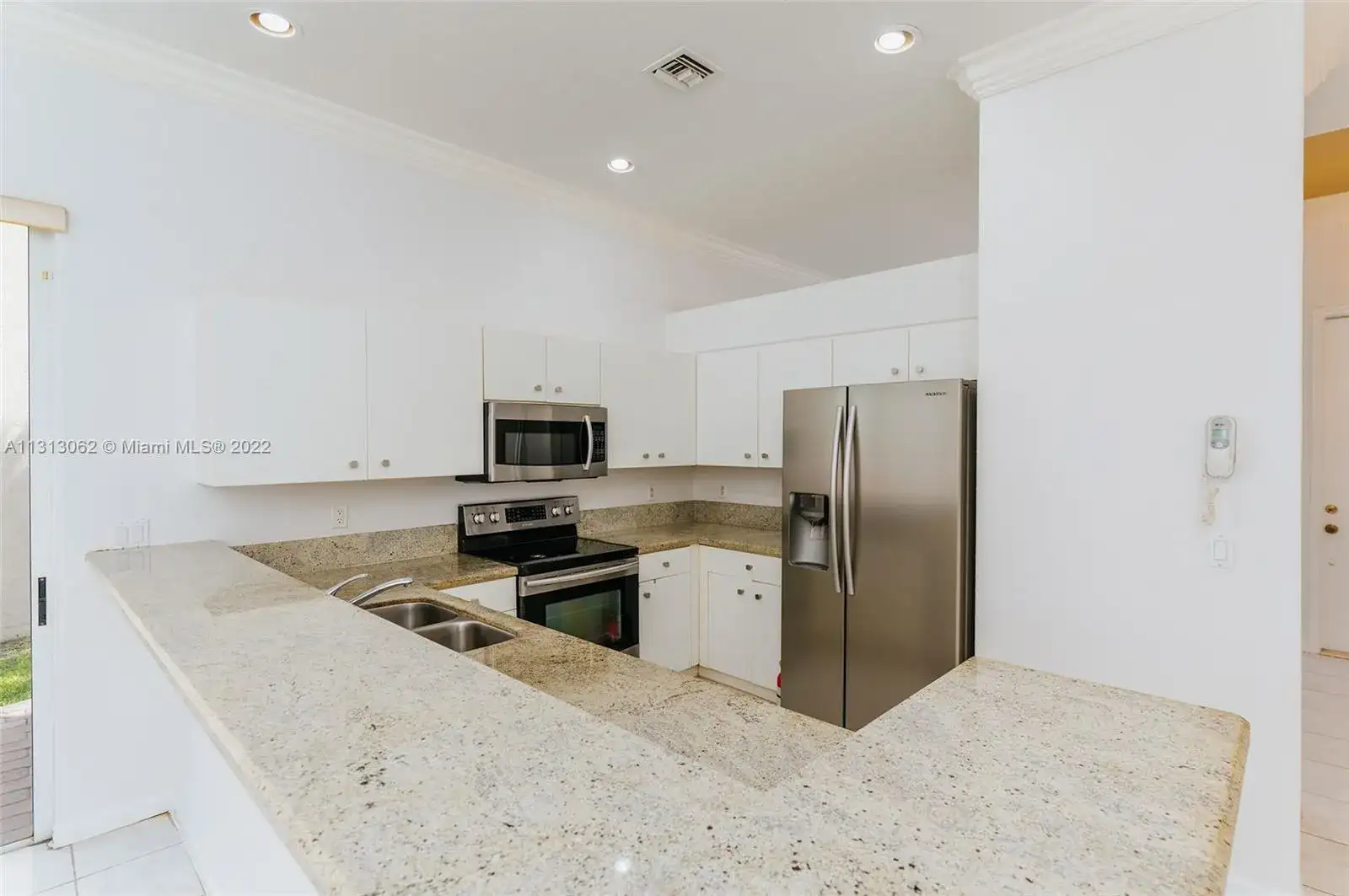 1870 NW 100th Way, Pembroke Pines FL 33024 photo 3