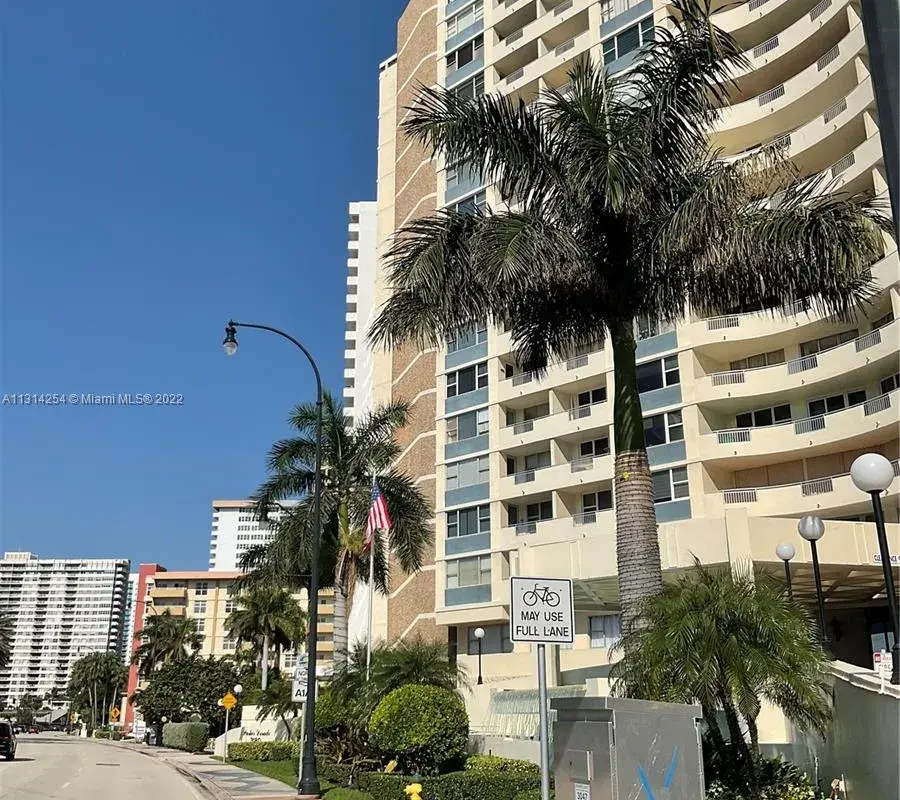 3180 S Ocean Dr # 1503, Hallandale Beach FL 33009