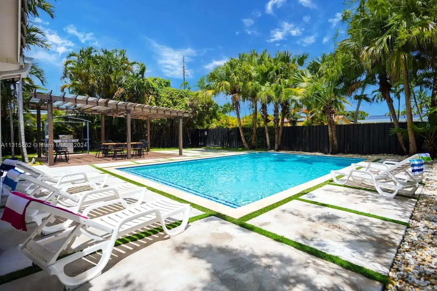 1307 Rodman St, Hollywood FL 33019 photo 2