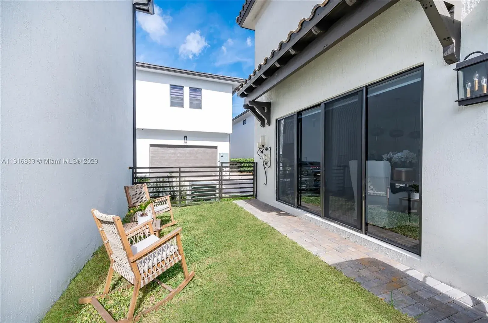 8240 NW 49th St, Doral FL 33166