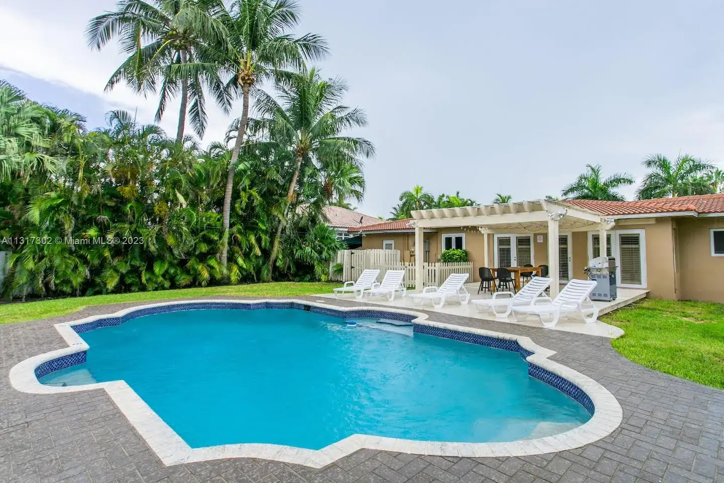 714 Harrison St, Hollywood FL 33019 photo 3