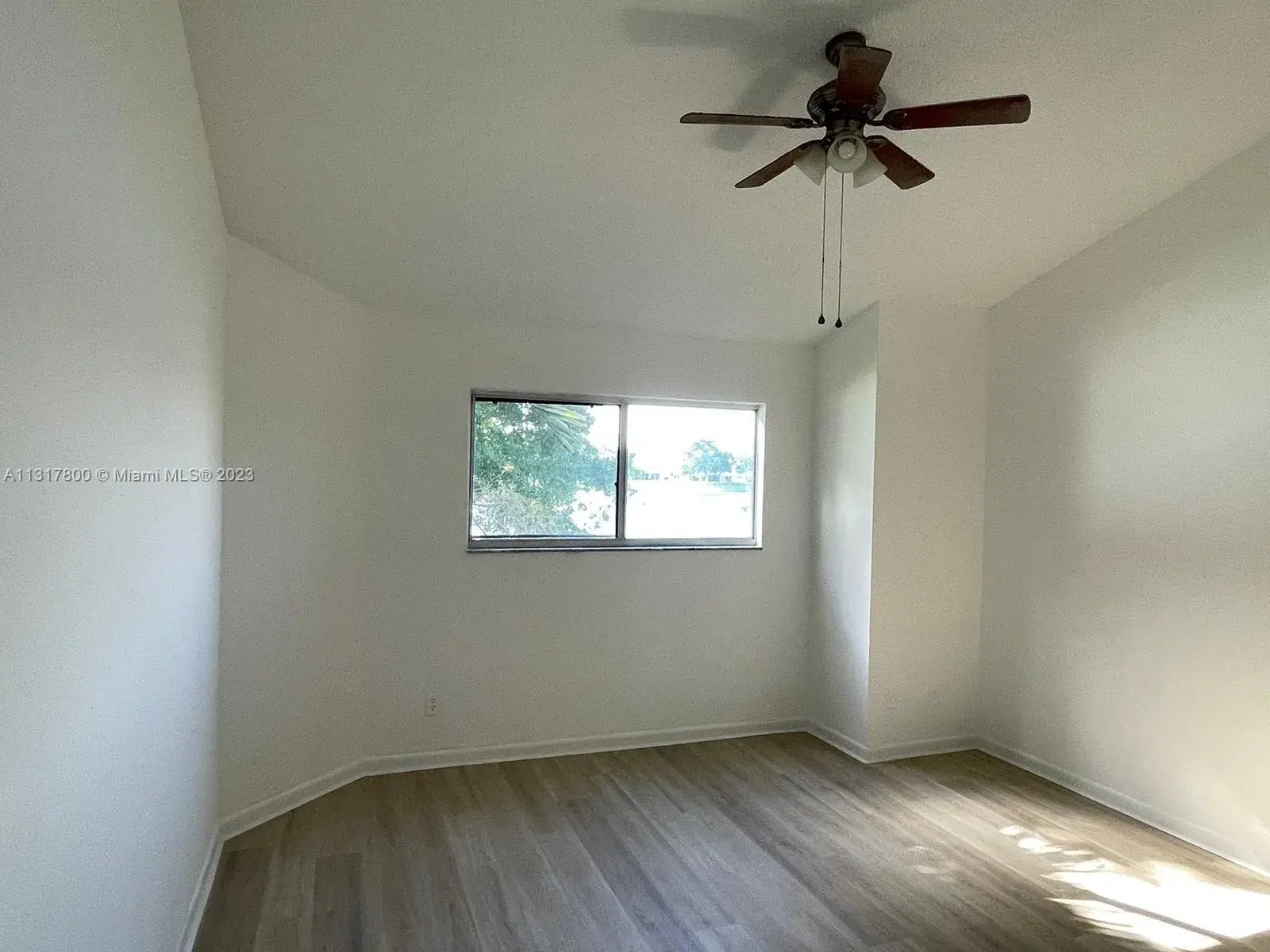 3465 NW 44th St # 204, Oakland Park FL 33309