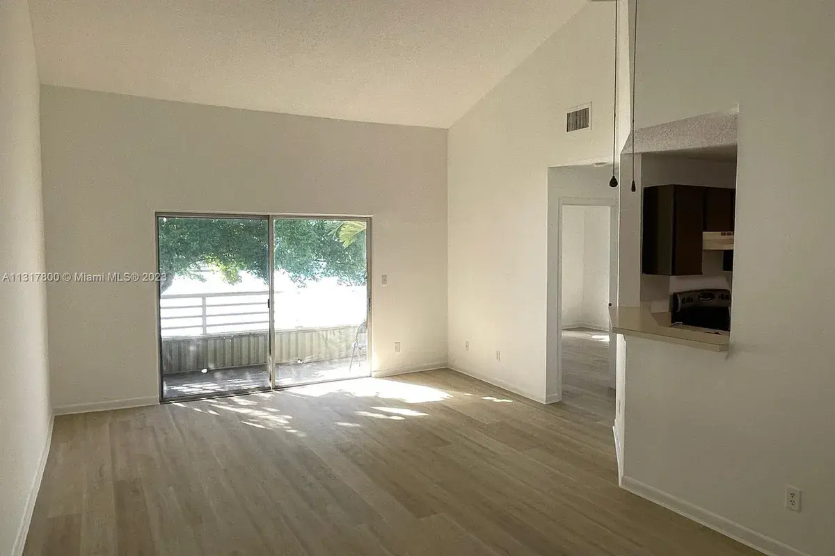 3465 NW 44th St # 204, Oakland Park FL 33309