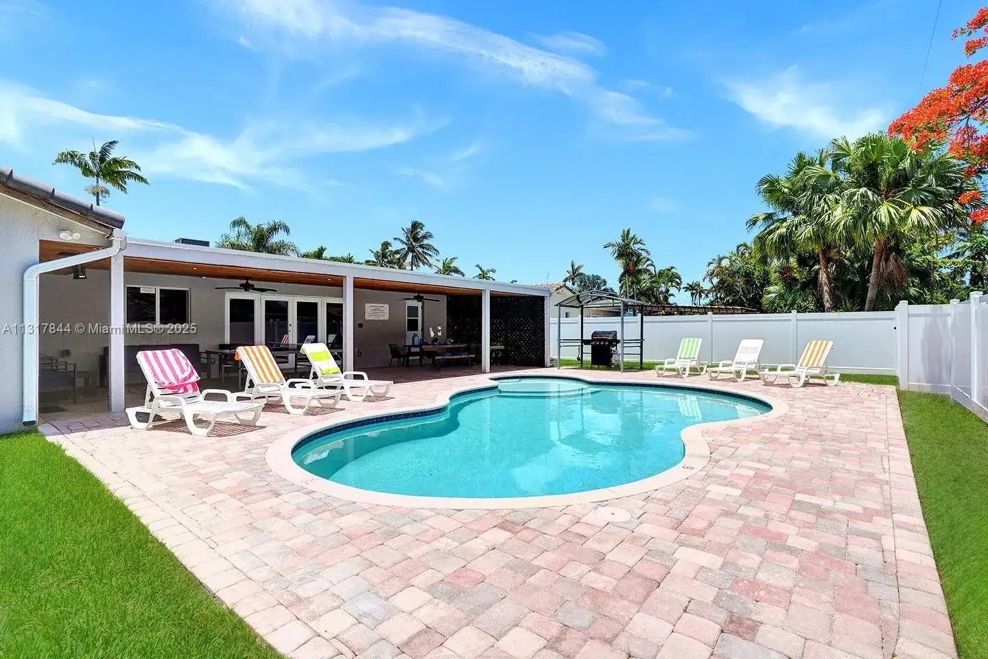 1301 Rodman St, Hollywood FL 33019 photo 2