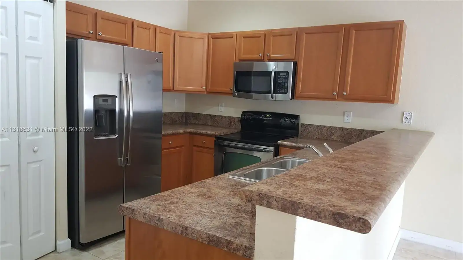 8861 W 35th ave, Hialeah FL 33018 photo 3