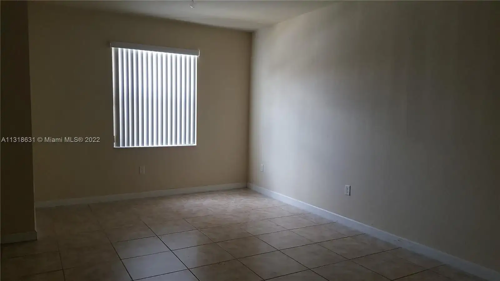 8861 W 35th ave, Hialeah FL 33018 photo 4