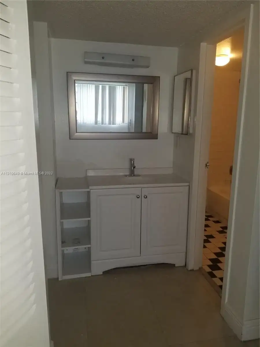 4354 NW 9th Ave # 1F, Deerfield Beach FL 33064 photo 3