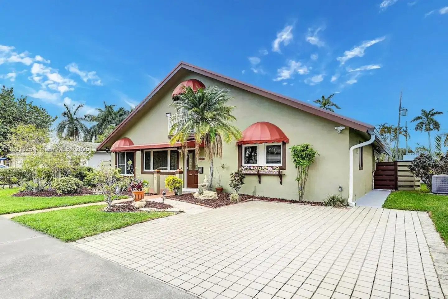 1020 N 13th Ter, Hollywood FL 33019 photo 5