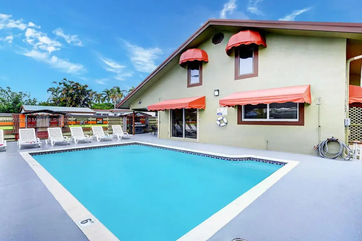 1020 N 13th Ter, Hollywood FL 33019