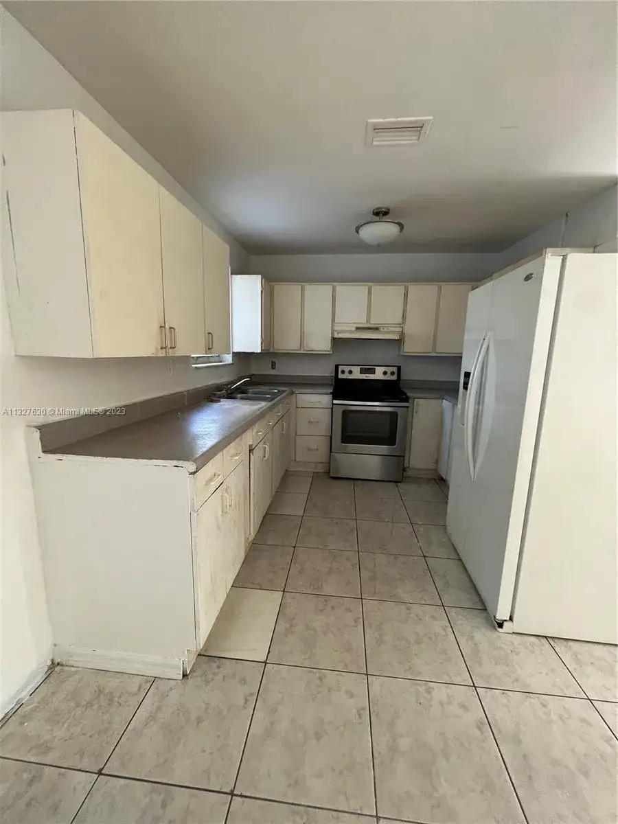 6861 SW 18th St, North Lauderdale FL 33068 photo 4
