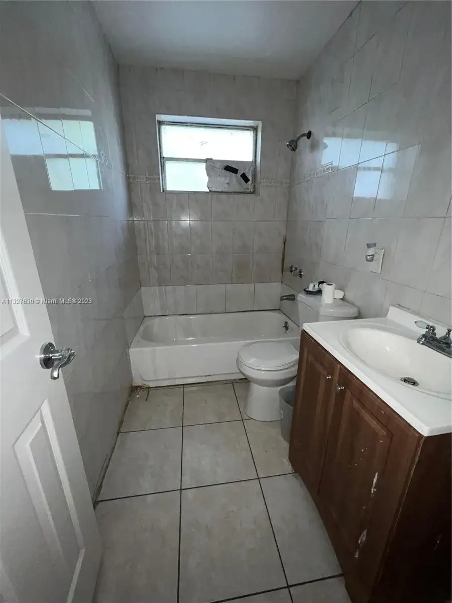 6861 SW 18th St, North Lauderdale FL 33068 photo 5