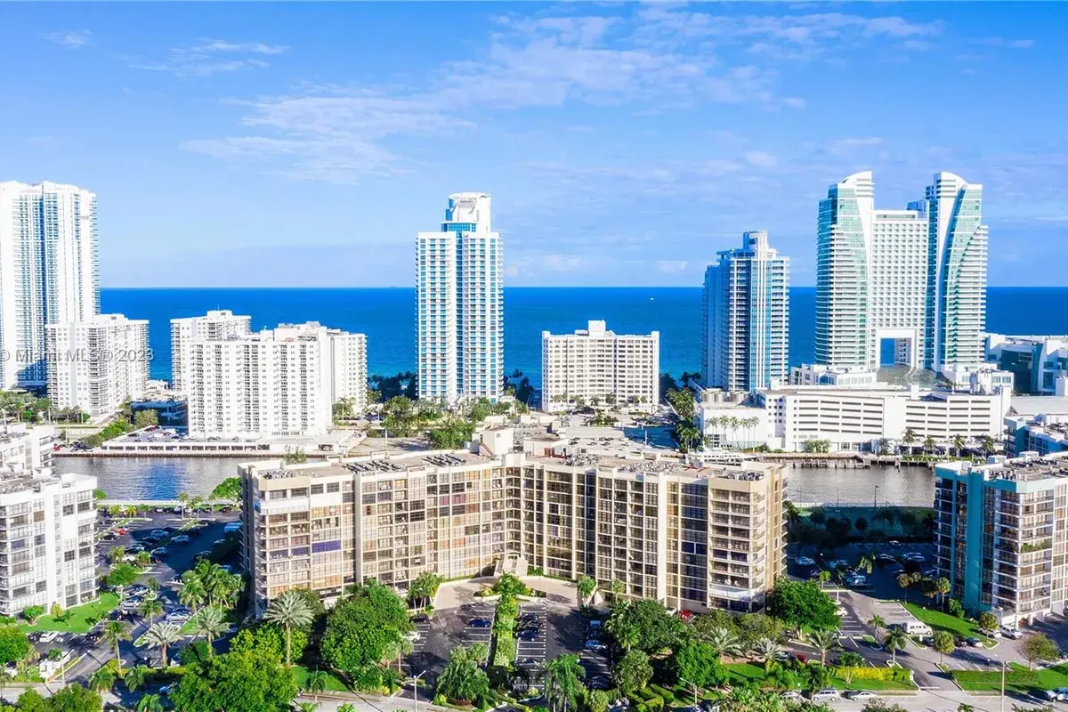 600 Parkview Dr # 1031, Hallandale Beach FL 33009