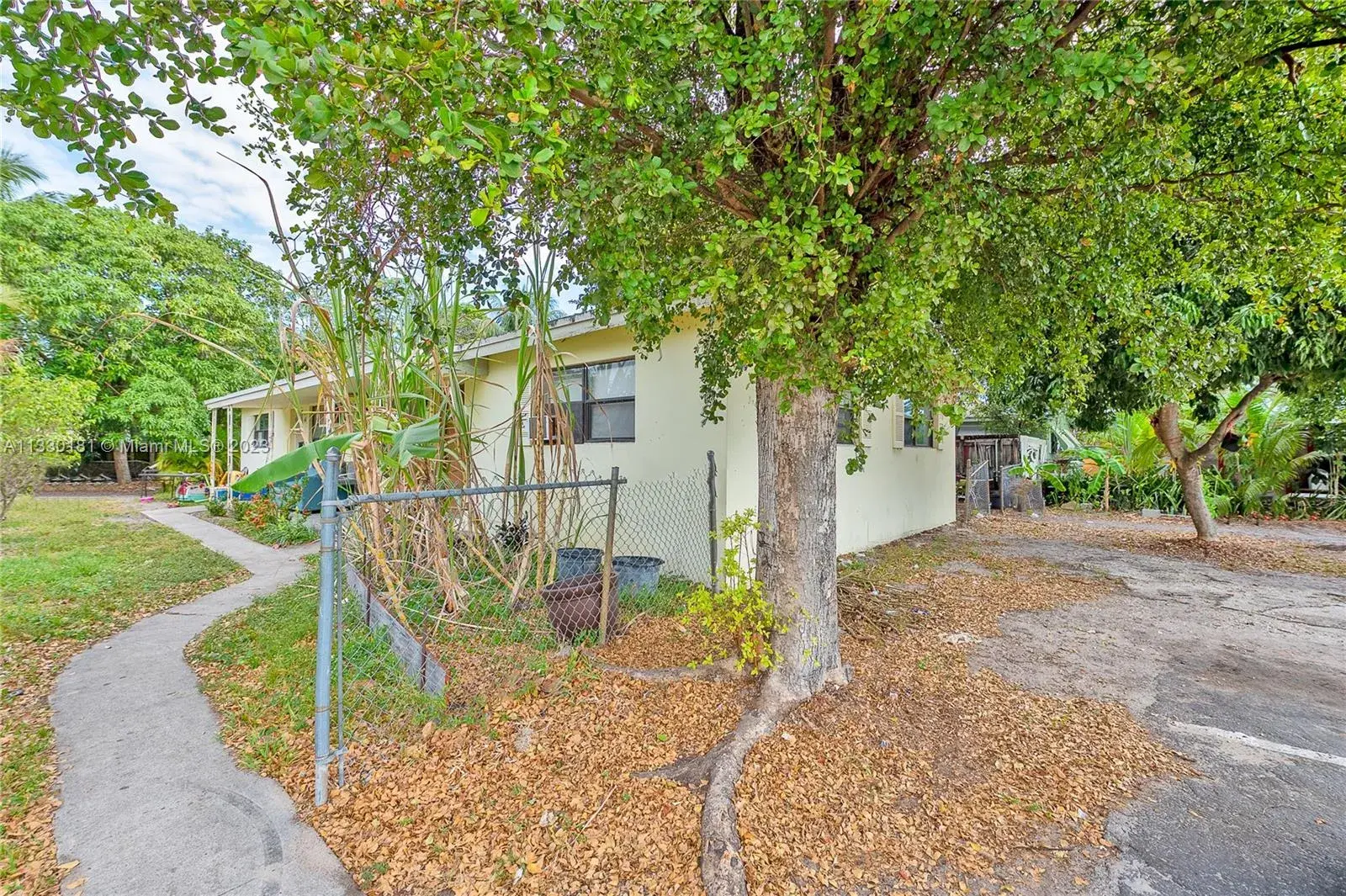 319 NW 43rd St, Oakland Park FL 33309