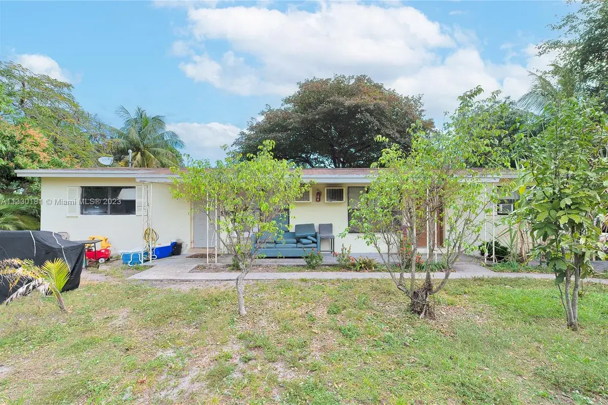 319 NW 43rd St, Oakland Park FL 33309