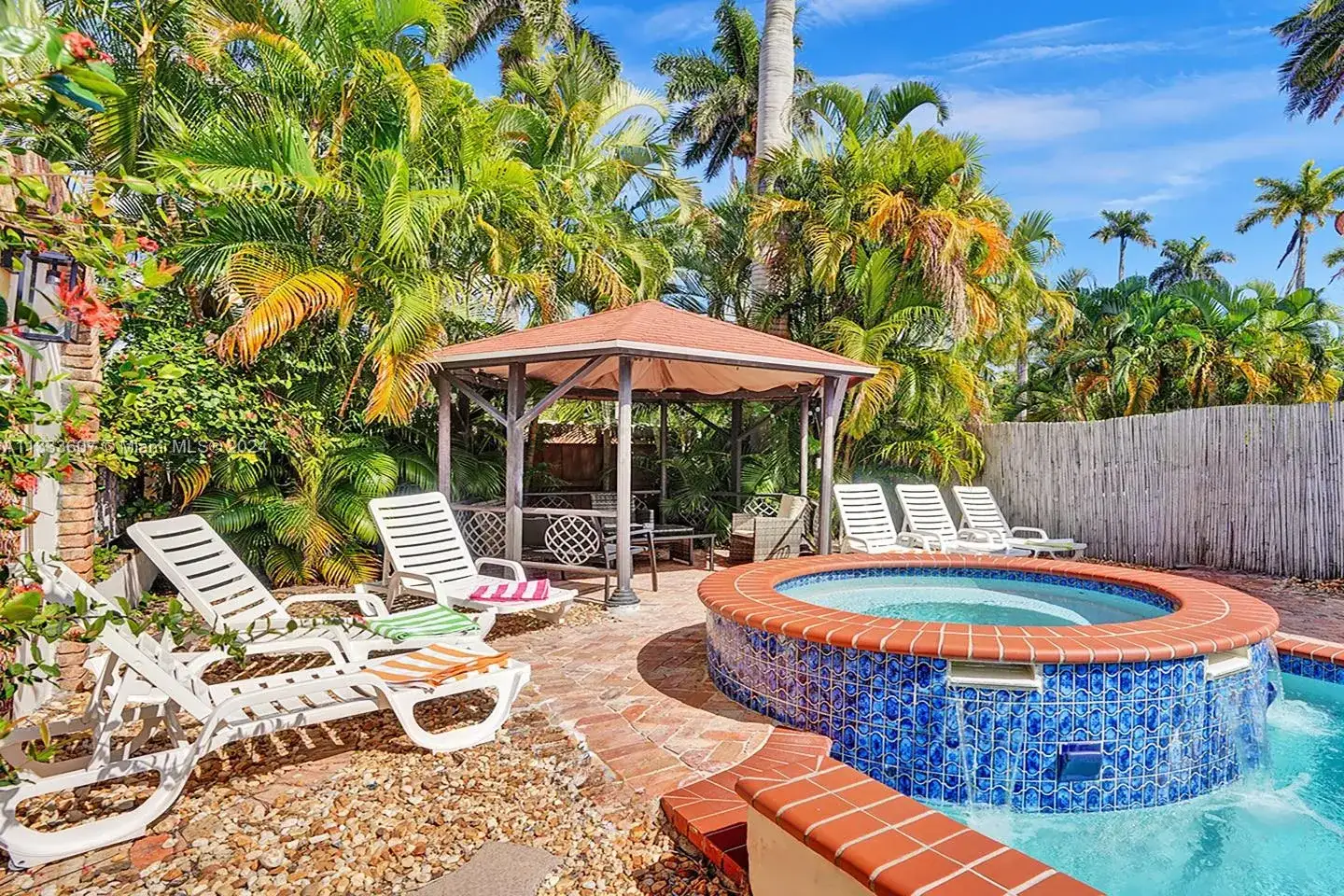 1049 N Southlake Dr, Hollywood FL 33019 photo 4