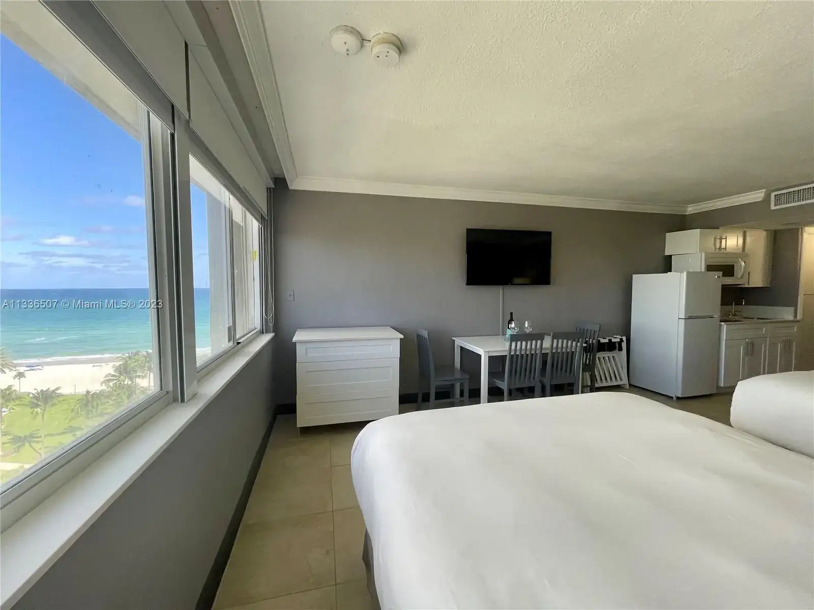 19201 Collins Ave # 827, Sunny Isles Beach FL 33160 photo 2
