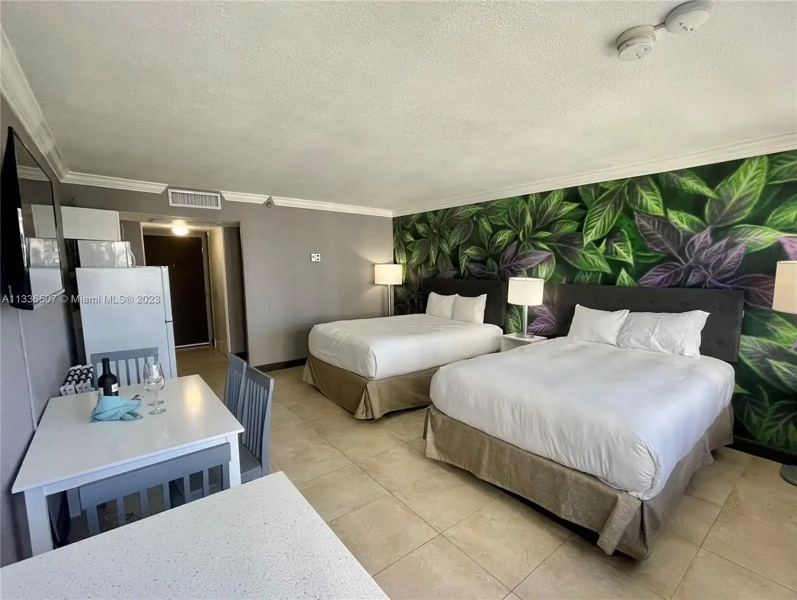 19201 Collins Ave # 827, Sunny Isles Beach FL 33160 photo 3