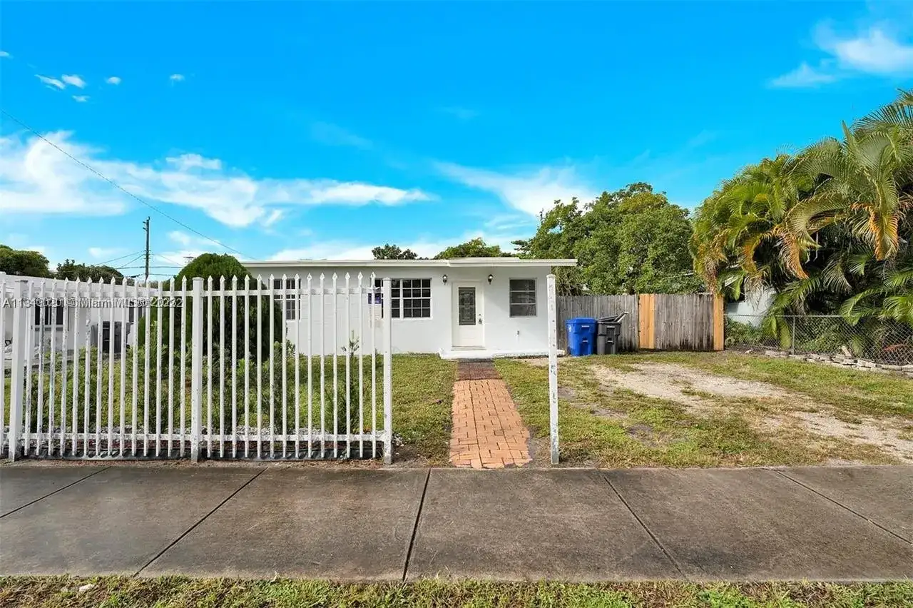 3900 SW 47th Ave, West Park FL 33023 photo 2
