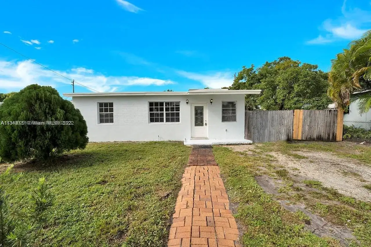 3900 SW 47th Ave, West Park FL 33023 photo 3